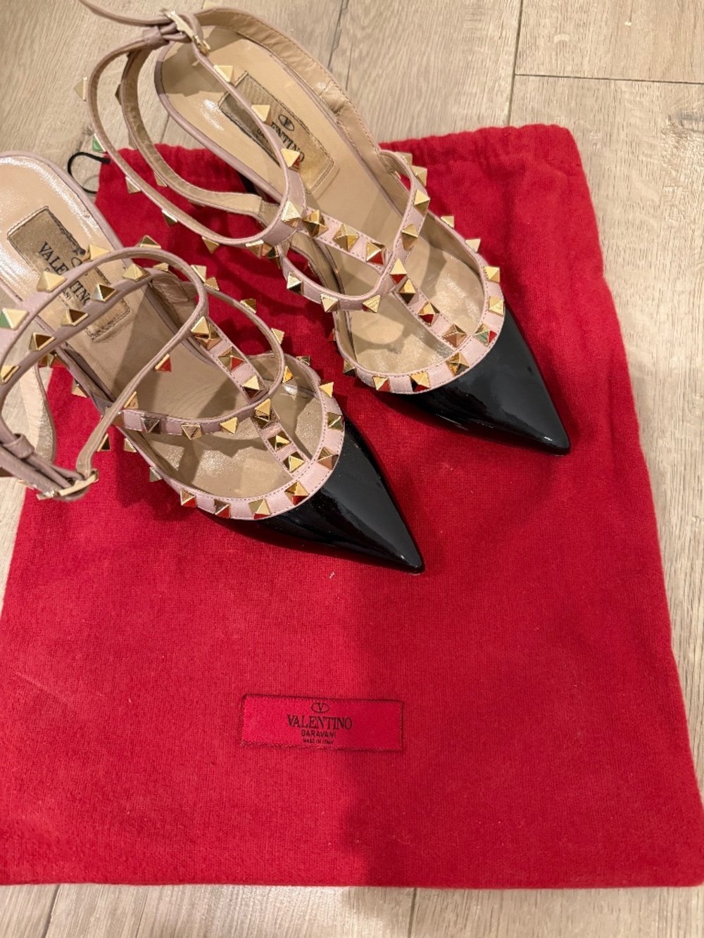 Valentino Rockstud pumps